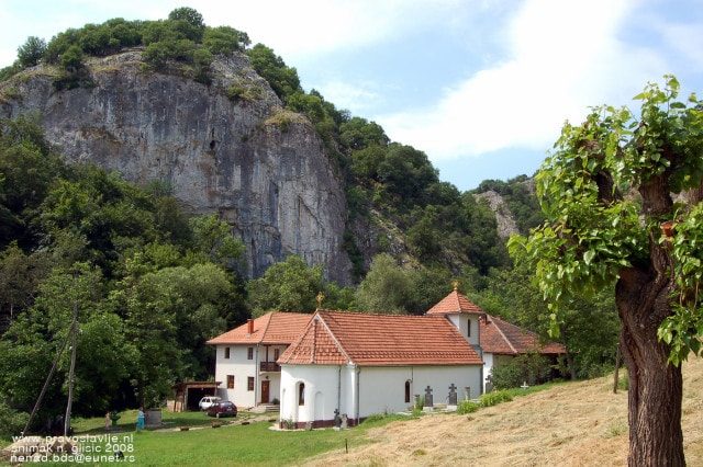 Manastir Vratna