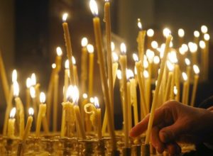 zašto-palimo-sveće-u-crkvama.jpg
